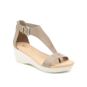 NWB Kenneth Cole REACTION New Gal Platform Sandal